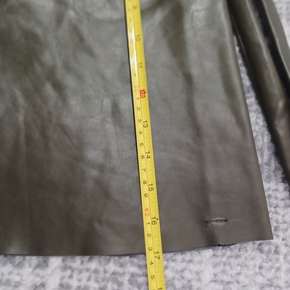 Twenty To Seven Olive Faux leather Short skirt Belted sz L - Picture 7 of 10